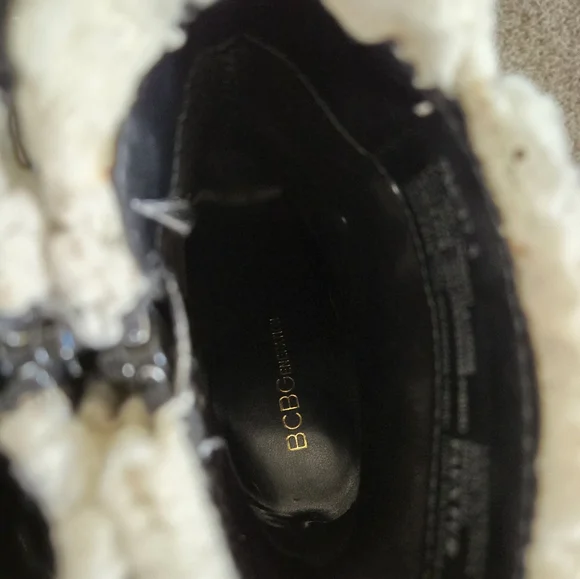 🔥 LIKE NEW BCBGENERATION FAUX FUR LEATHER BOOTS / BOOTIES SIZE 7 - Picture 2 of 8